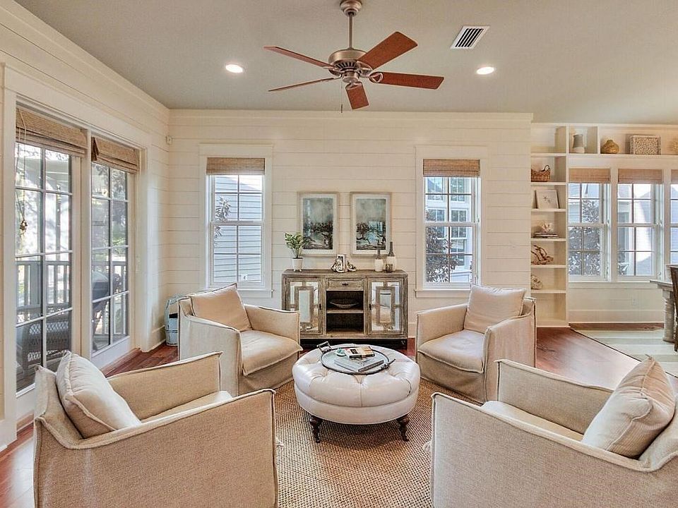 29 Silk Grass Updated Sitting Area