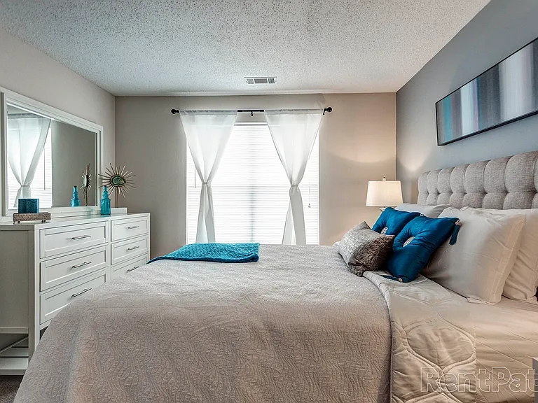 Riverwalk Apartment Homes — Photo 7
