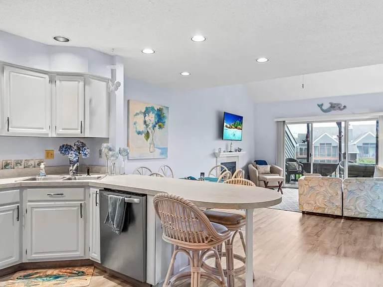 241 American Eagle Way #10 — Photo 23