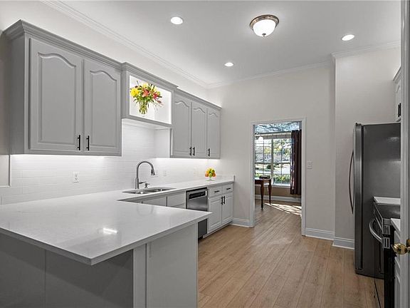 4th image of 10527 Southside Loop