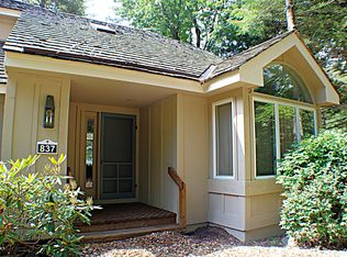 837 Crest Pines Ln, Pocono Pines, PA 18350