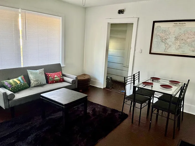 401 W Elliott Ave #B — Photo 5
