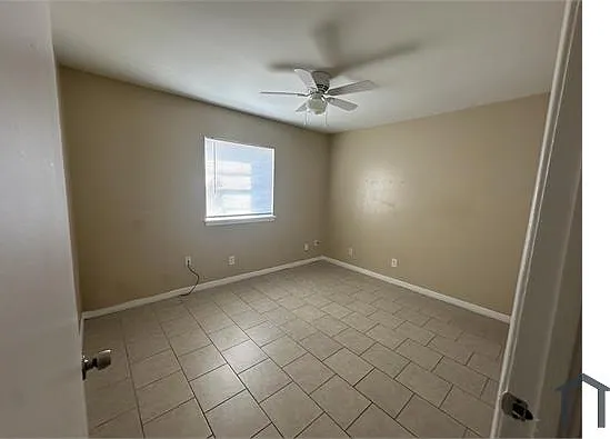 2210 Avenue O — Photo 9