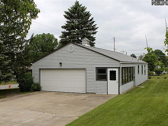 3rd image of 175 Redwood Trl