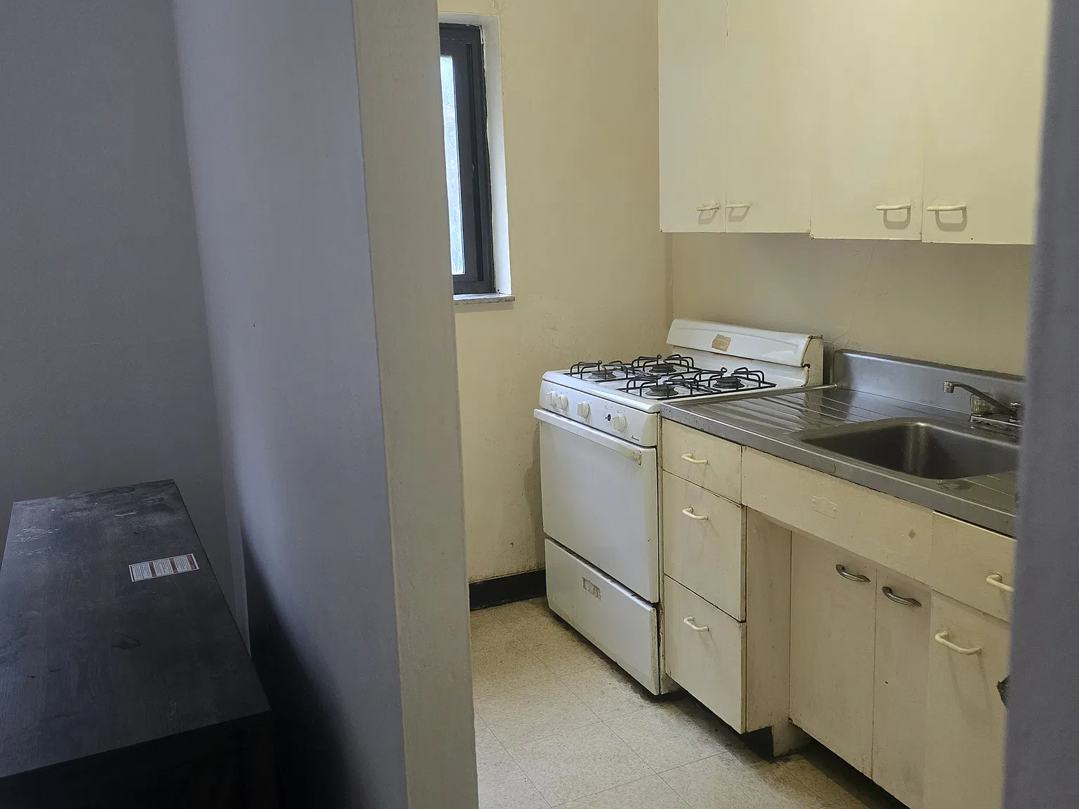1 bed, 770 sqft, $1,200 — Photo 4