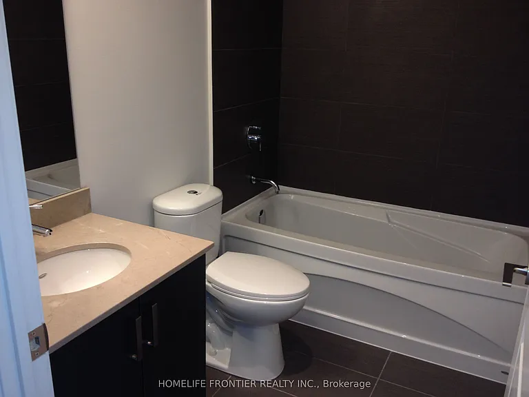 7608 Yonge St #422 — Photo 16