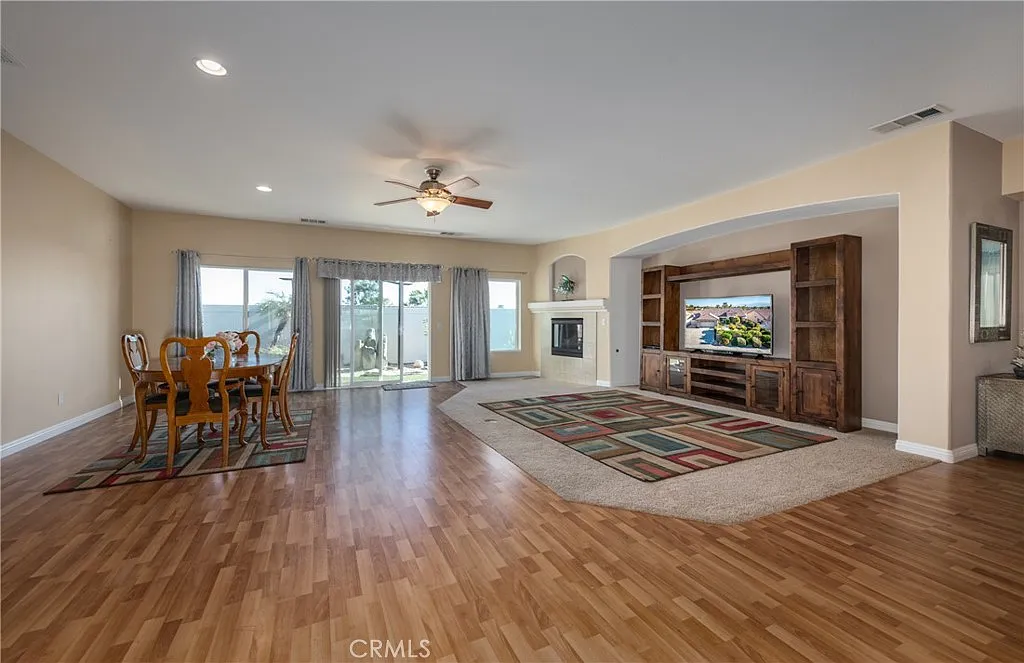 3 bed, 2221 sqft, $2,750 — Photo 2