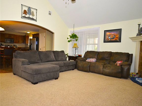 5th image of 8 Stirling Ln