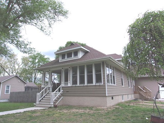 1st image of 190 E Division St