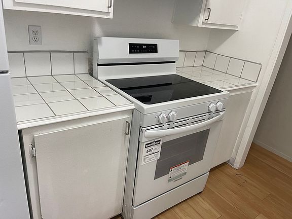 4th image of 4410 Calandria St APT 1