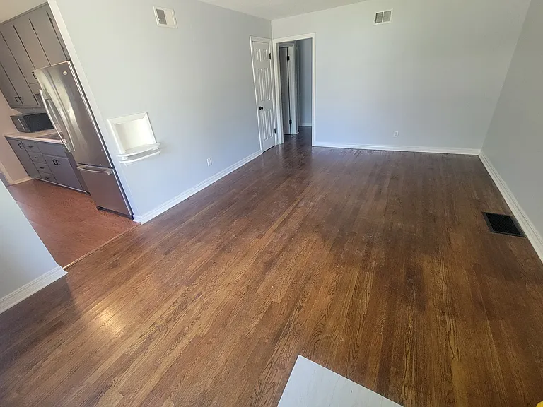 3033 S Millwood Ave — Photo 2