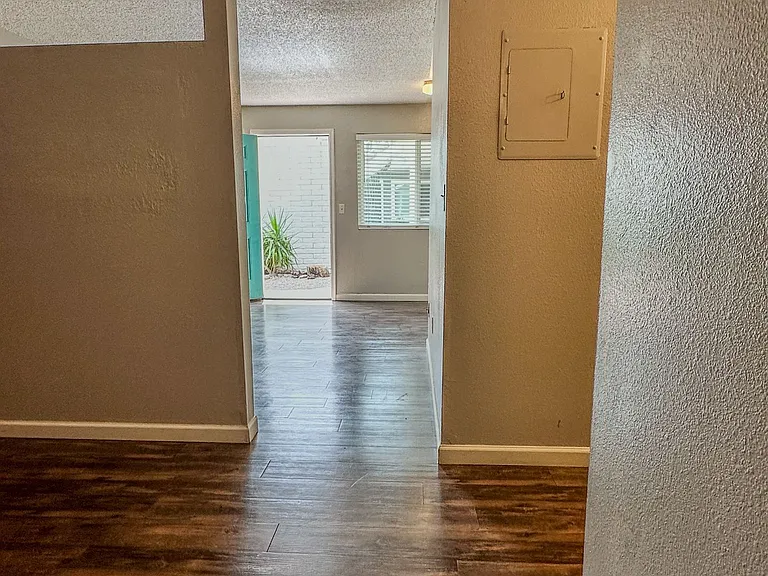 Eastpointe — Photo 23