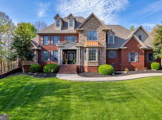 993 Merck Rd, Cleveland, GA 30528