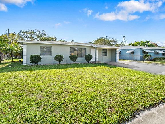 3rd image of 1621 N Seacrest Boulevard