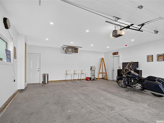 4th image of 433 4th STREET N