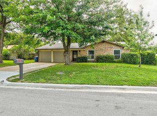 6448 Carousel Dr, Watauga, TX 76148