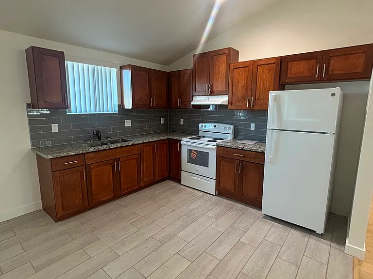 4327 Honduras St — Photo 5