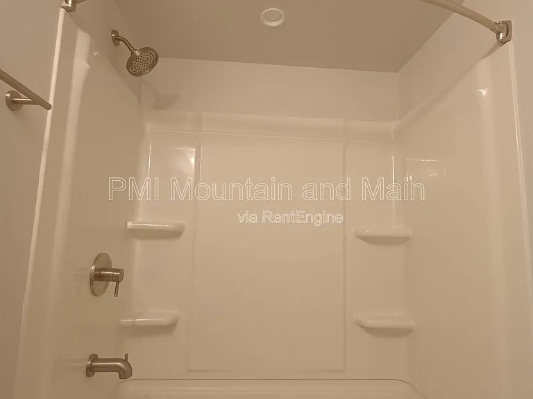 617 Brookshire St #B — Photo 26