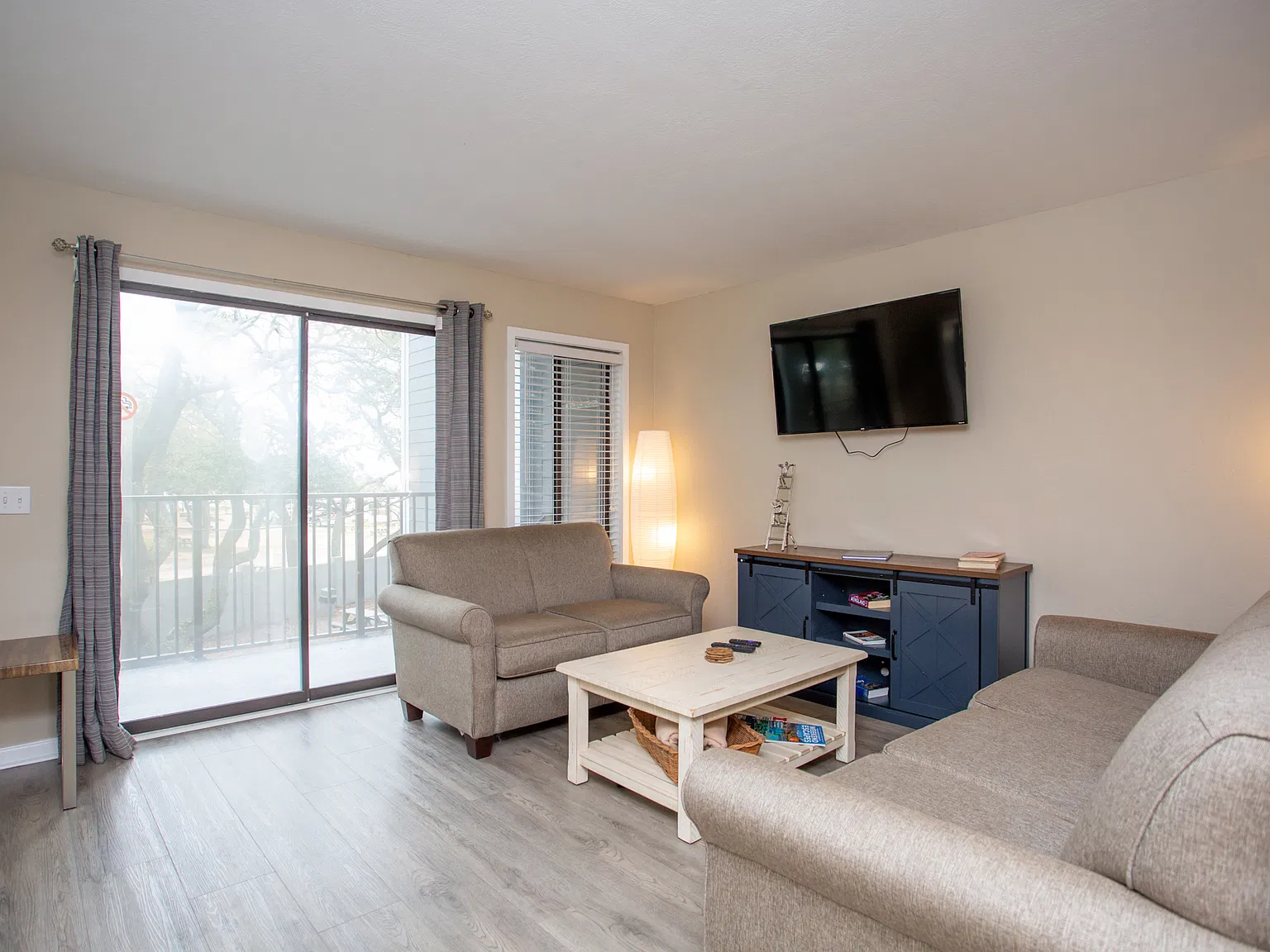 2 bed, 950 sqft, $1,150 — Photo 2