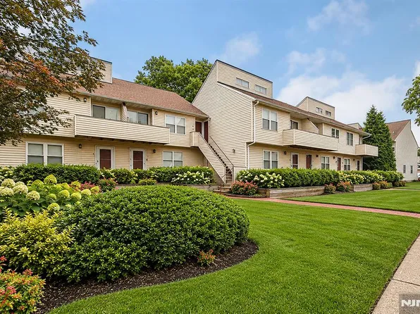 156 Liberty St APT 8, Little Ferry, NJ 07643