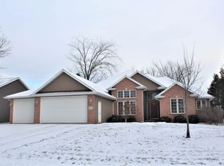 5476 W Serenity Ct, Appleton, WI 54914