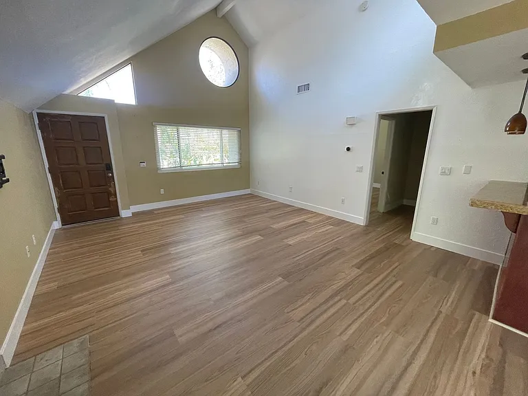 325 N Melrose Dr #H — Photo 7