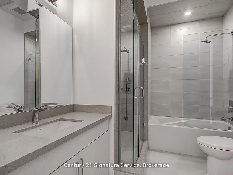 118 King St E #LPH16 — Photo 24