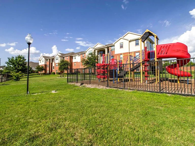 Madison Point Apartments — Photo 15