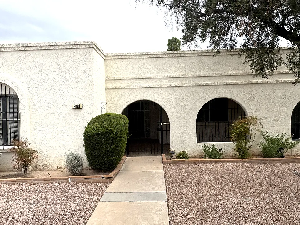 9061 E Palms Park Dr