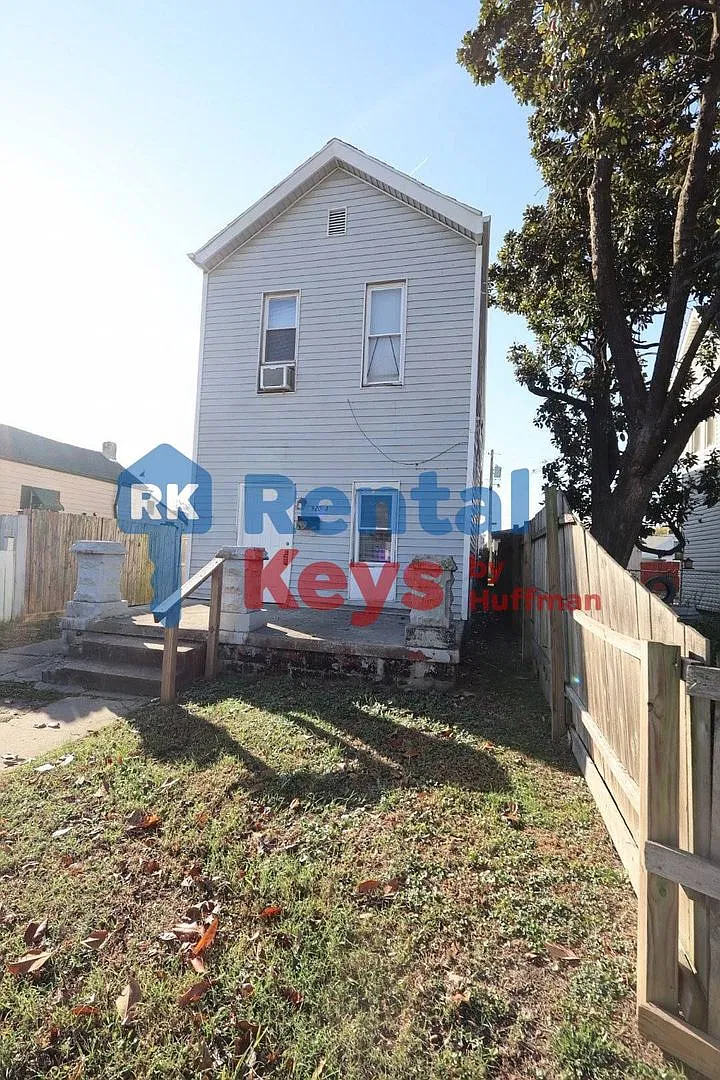 920 West Columbia Street — Photo 2