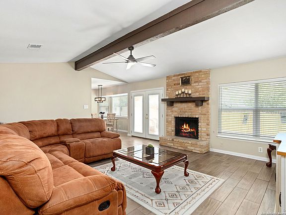 4th image of 6750 Country Field Dr