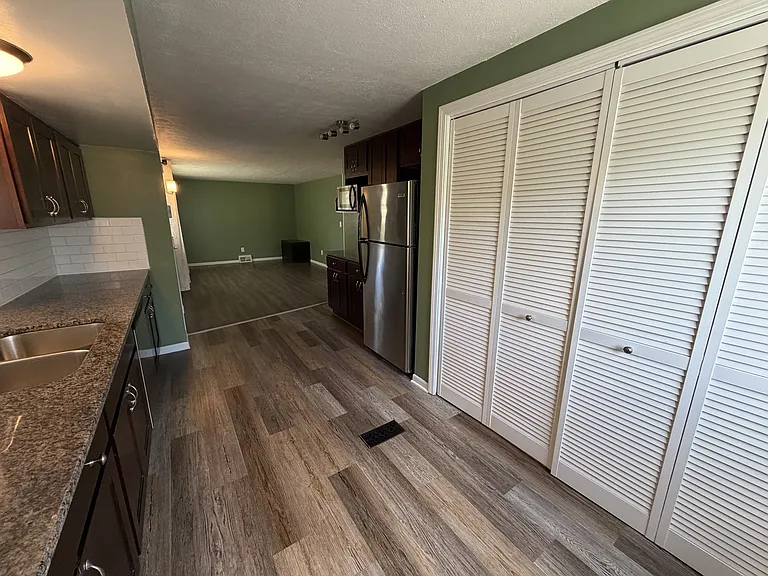 6475 Sandfield Dr — Photo 4