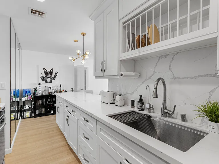 10747 Wilshire Blvd #902 — Photo 9