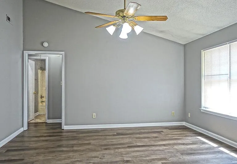 13916 Sandhurst Dr SW — Photo 7