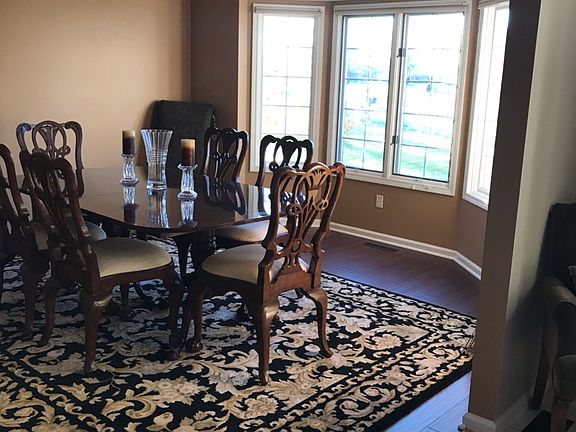 4th image of 19 Hazelwood Ln