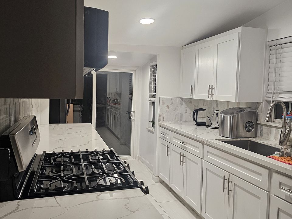 2nd image of 29 E Mountain View St