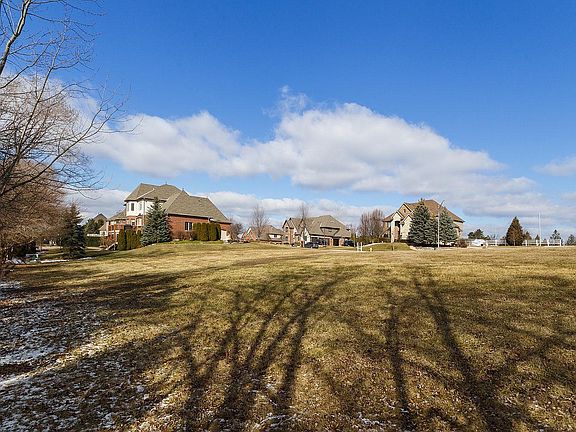 4th image of 10901 Royal Oaks Ln