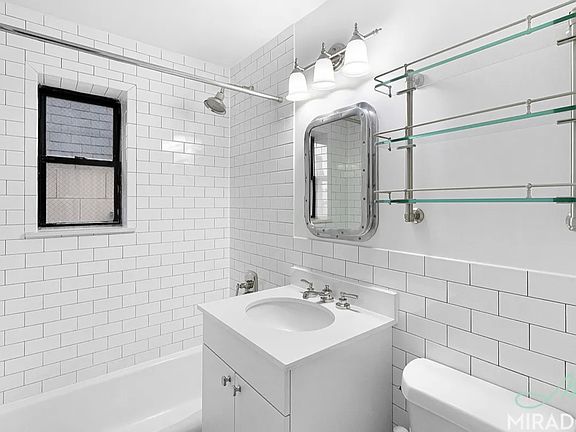 3rd image of 304 E 20th St APT 5C