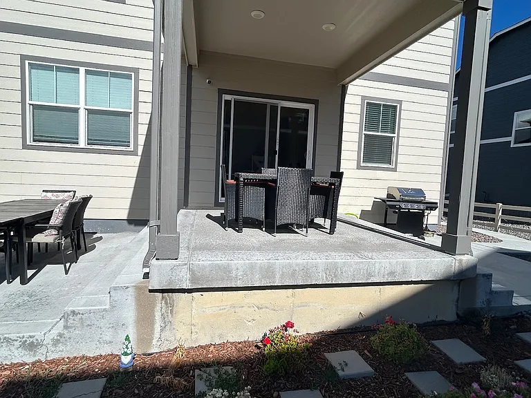 backyard plus bbq and extra tables/chairs
