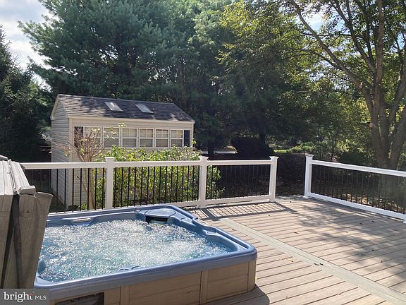 3rd image of 174 Augustine Ct