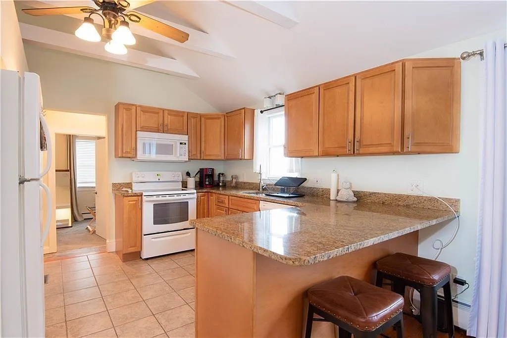 3 bed, 900 sqft, $2,750 — Photo 4
