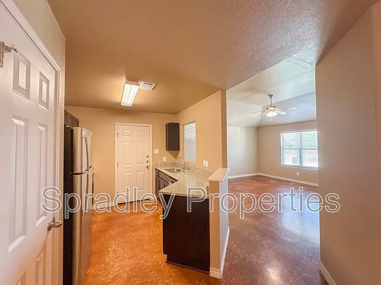 1004B Kerr Ct — Photo 3