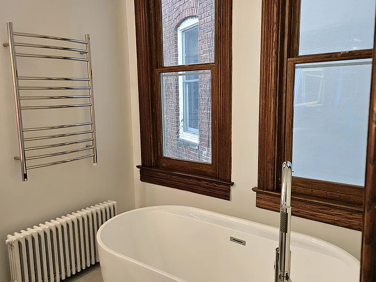 2nd floor suite: bath with free standing bathtub