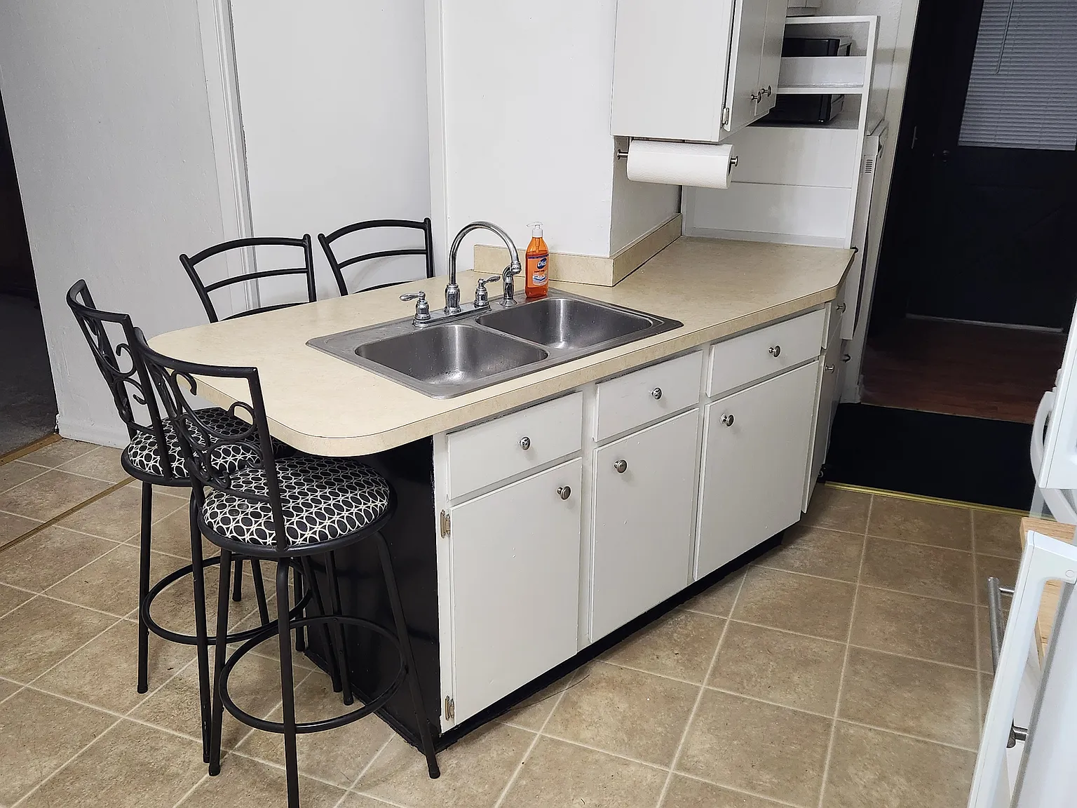 3 bed, 1274 sqft, $1,600 — Photo 2