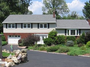 11 Cliff Rd, Towaco, NJ 07082