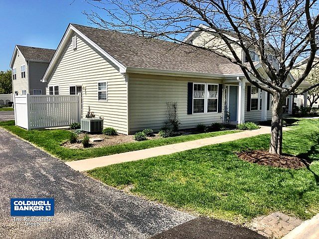 2nd image of 104 Waterbury Cir