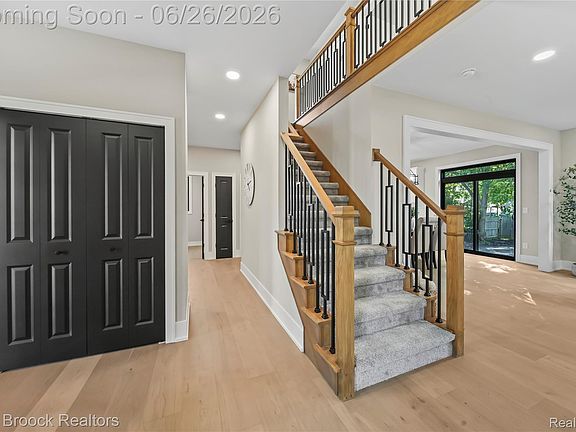 3rd image of 34575 Jefferson Ave