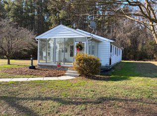 346 Woodport Ln, Hartfield, VA 23071