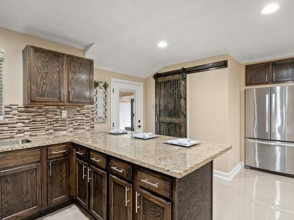 4th image of 103 Midway Dr