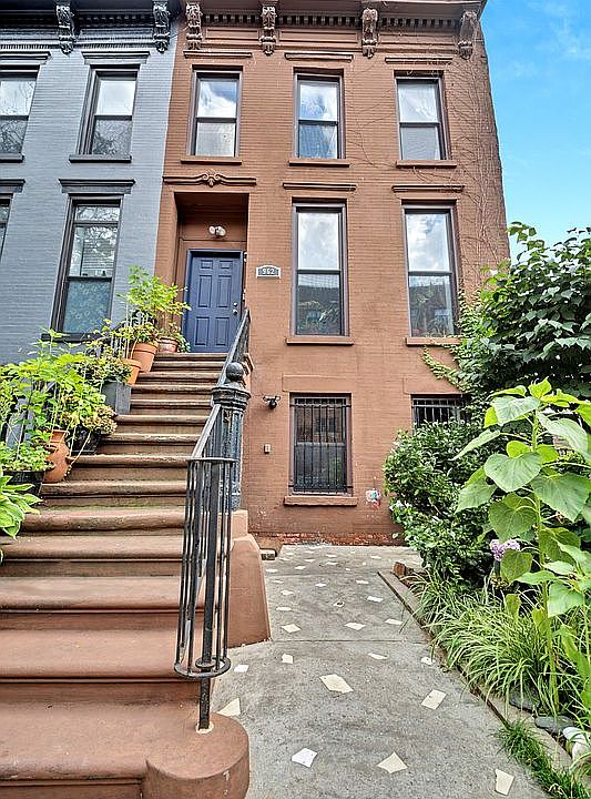 1st image of 962 Gates Ave